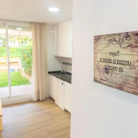 Magnífico duplex renovado con piscina garaje y jardín, frente a la playa de los Caños de Meca. Exterior foto