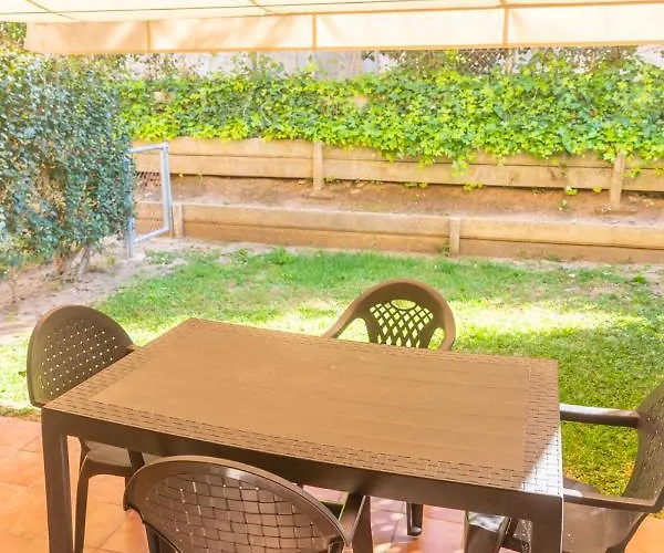 Adosado Reformado Con Piscina, Garaje Y Jardin Junto A La Playa