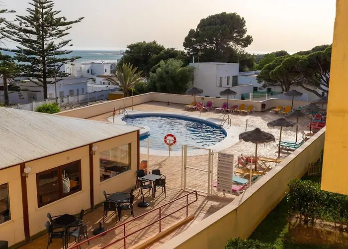 Adosado Reformado Con Piscina, Garaje Y Jardin Junto A La Playa
